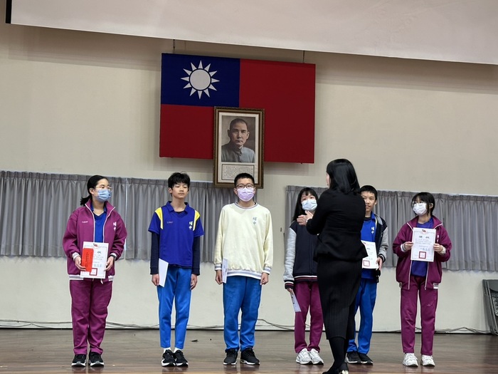 恭喜獲獎同學，感謝劉興成先生捐贈獎助學金圖片