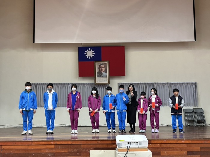 恭喜獲獎同學，感謝劉興成先生捐贈獎助學金圖片